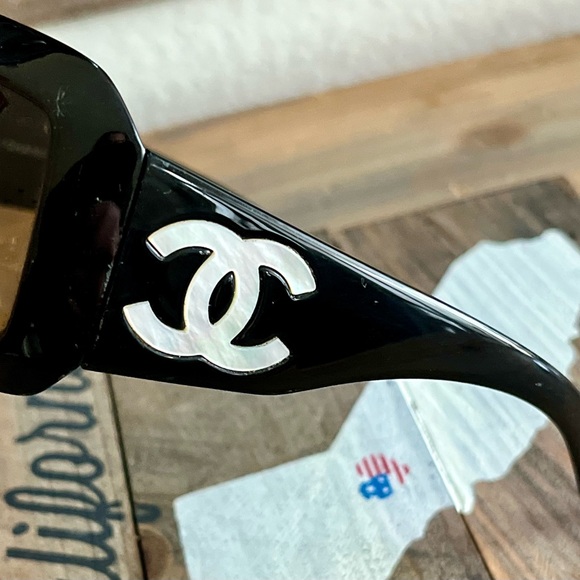 Chanel Mother Of Pearl Vintage Sunglasses - Picture 8 of 15